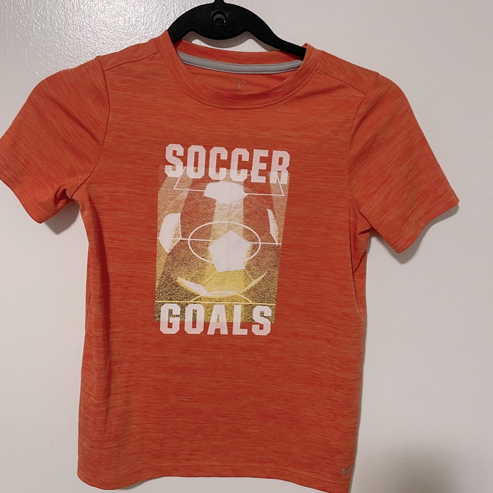 DSG Orange  boy shirt size S(8-9)